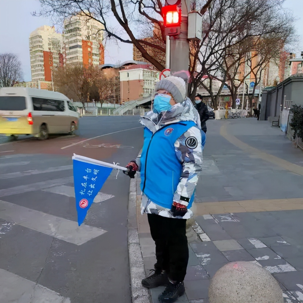 “迎冬奥 保畅通”丰台志愿者扮靓文明交通示范路口