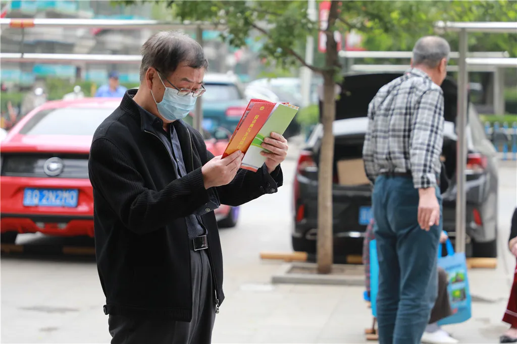助您安居！小区来了普法宣传服务队