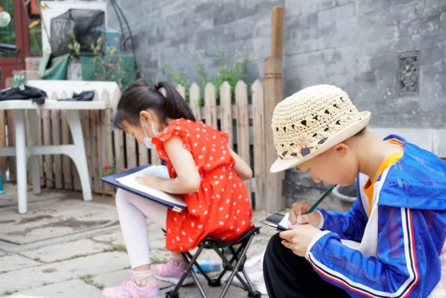 采风前门三里河，小画家画出背街小巷新风貌