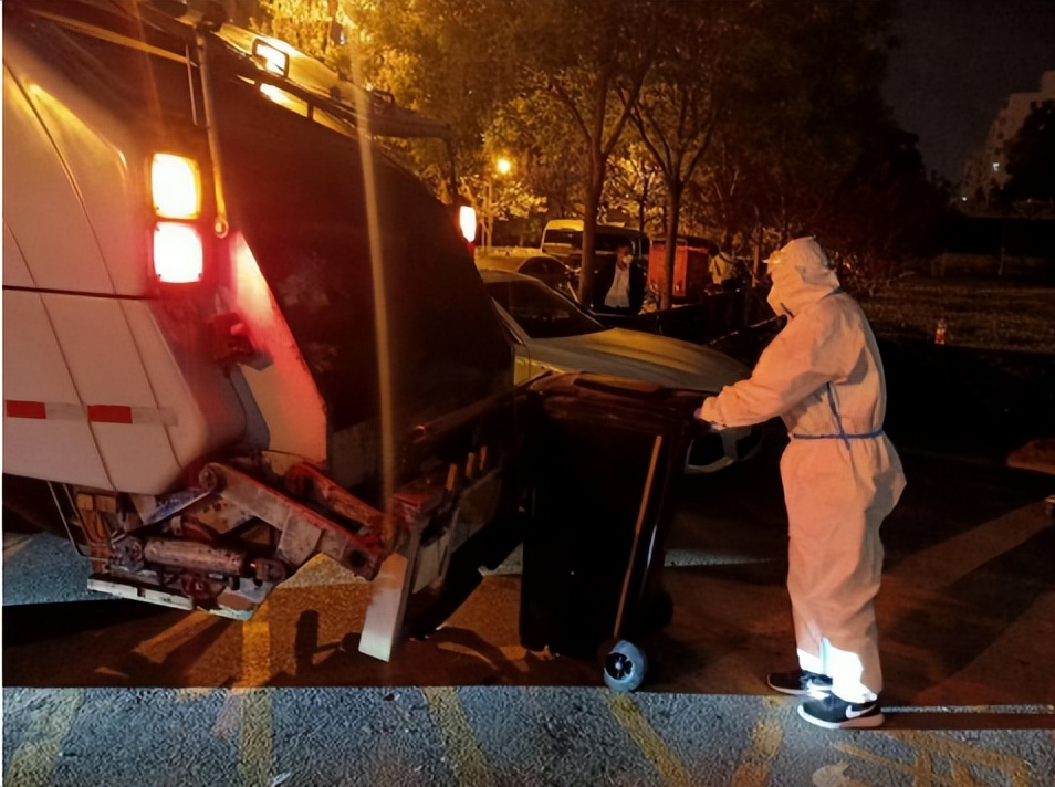 在战“疫”中闪光！他们在城市运行保障各领域，重担上肩，冲锋在前——