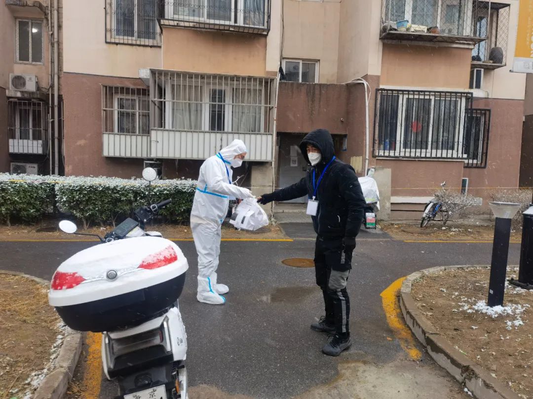 与疫情赛跑，他们争分夺秒，全力出击！