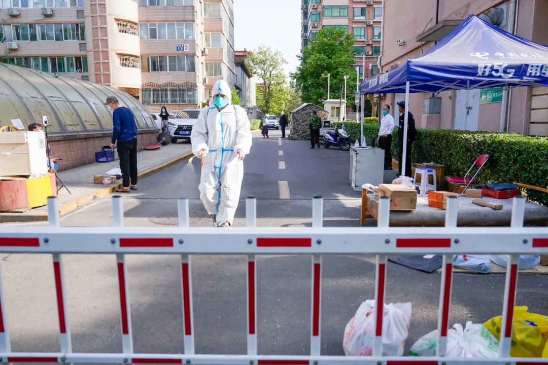 直击绿景苑小区封控一线：平稳有序、服务到位