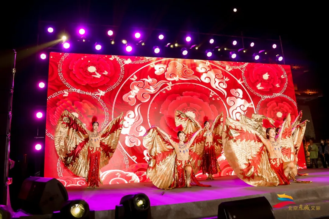 明城墙上吟诗赏月，东城居民感受中秋传统味儿