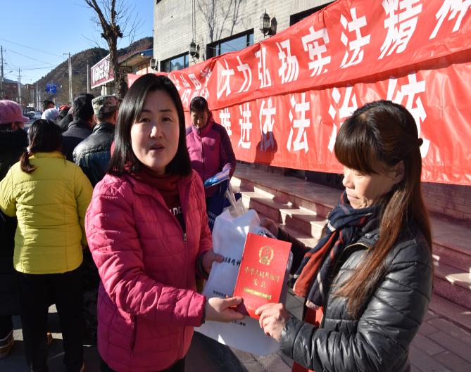 密云区新城子镇开展宪法宣传活动
