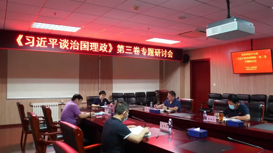 与时间赛跑，党旗在战疫一线高高飘扬！