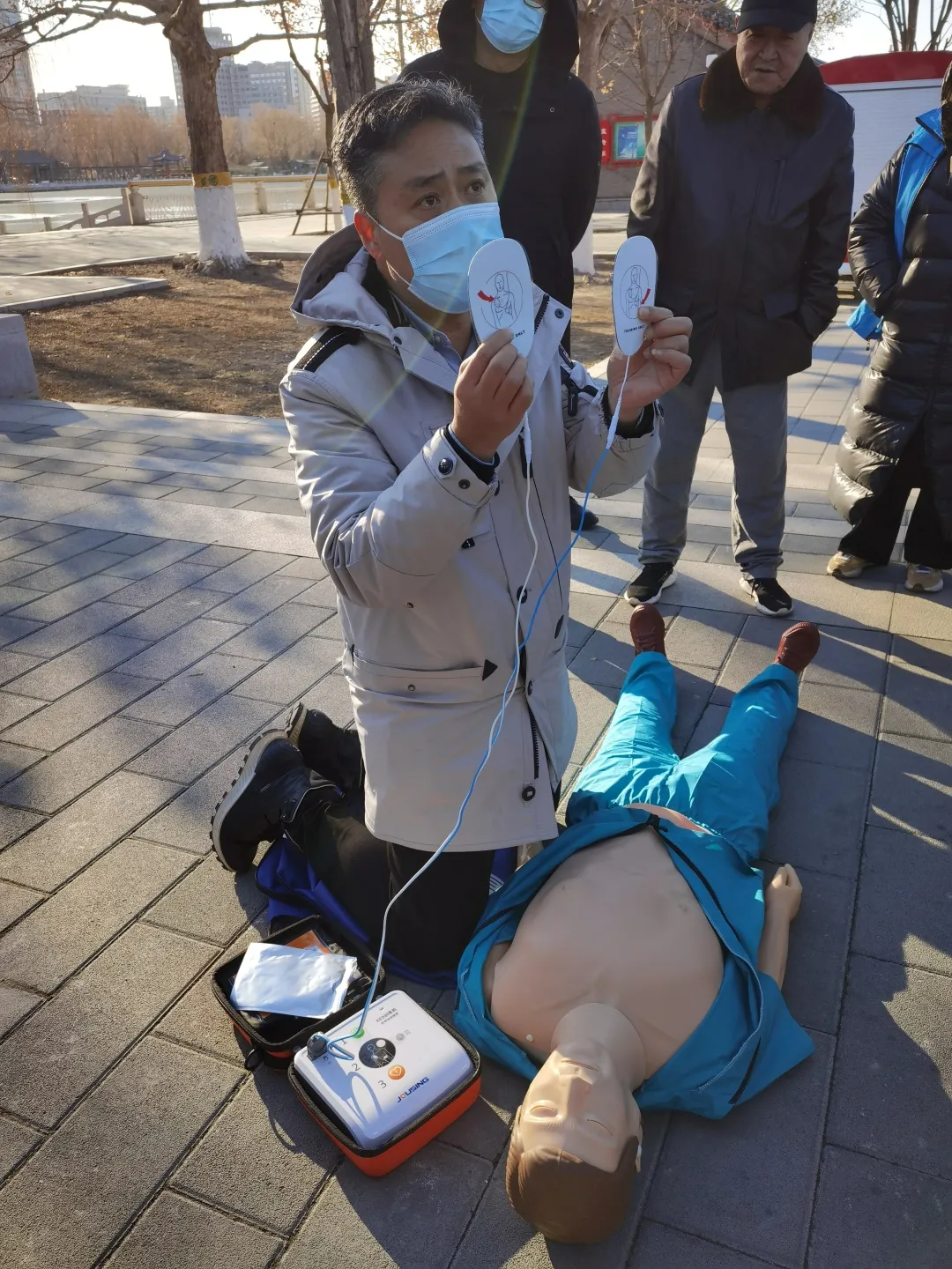 丰台区率先在试点公园内设立应急救援柜