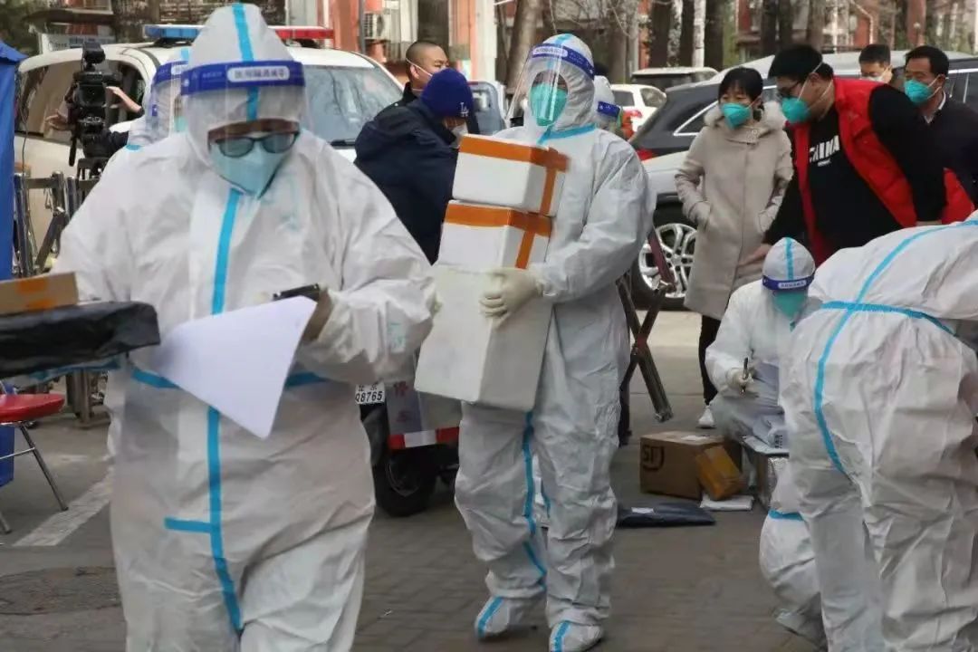 与疫情赛跑，他们争分夺秒，全力出击！