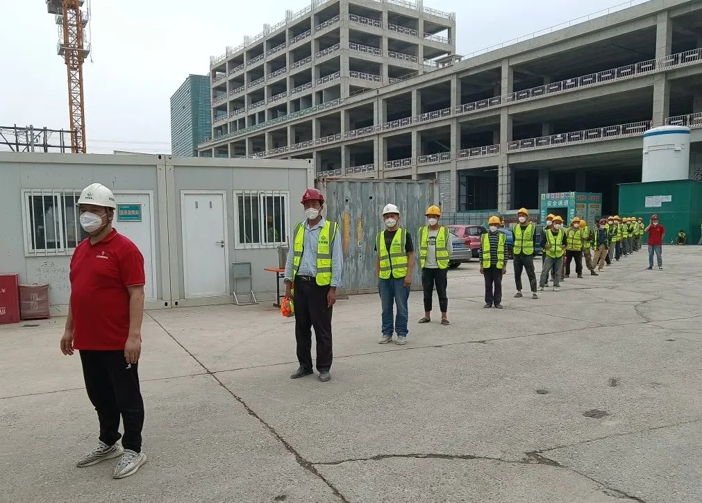 石景山织牢织密施工工地“防疫网”！十一学校、大悦城等重点工程加快建设