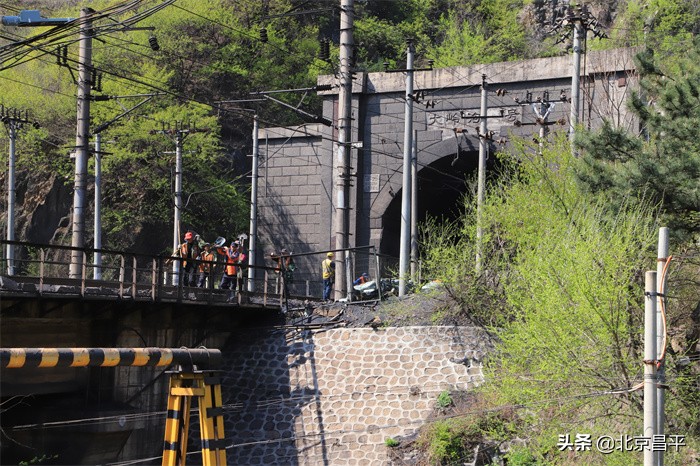 十三陵镇开展大岭沟铁路安全巡查