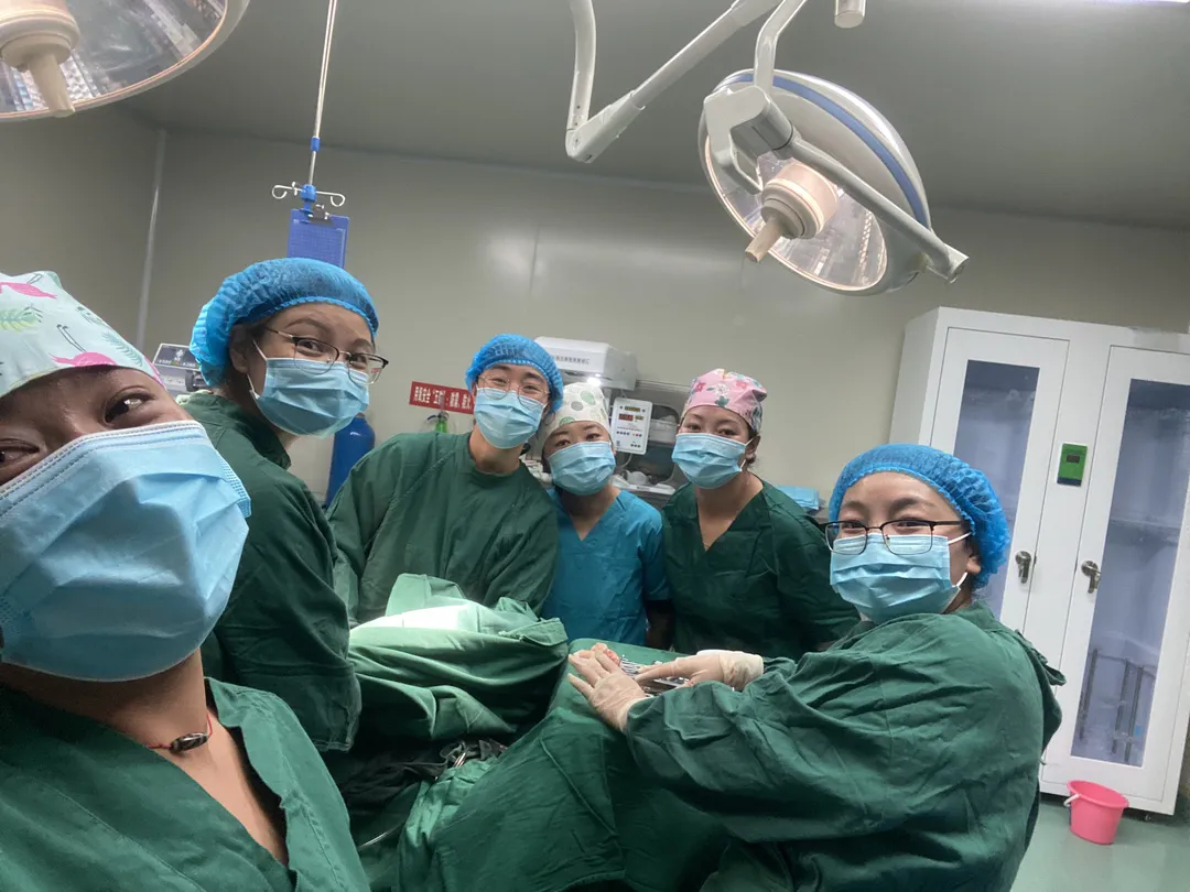 东城医疗援藏队——在纳木错湖边浇灌出最美的格桑花