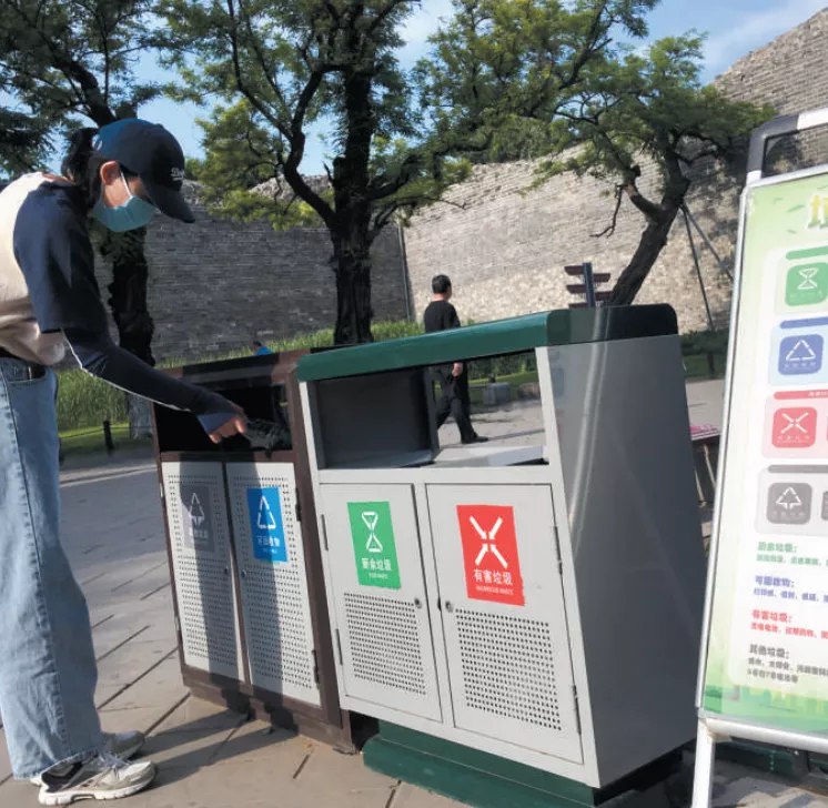公共场所垃圾分类，他们这么做……