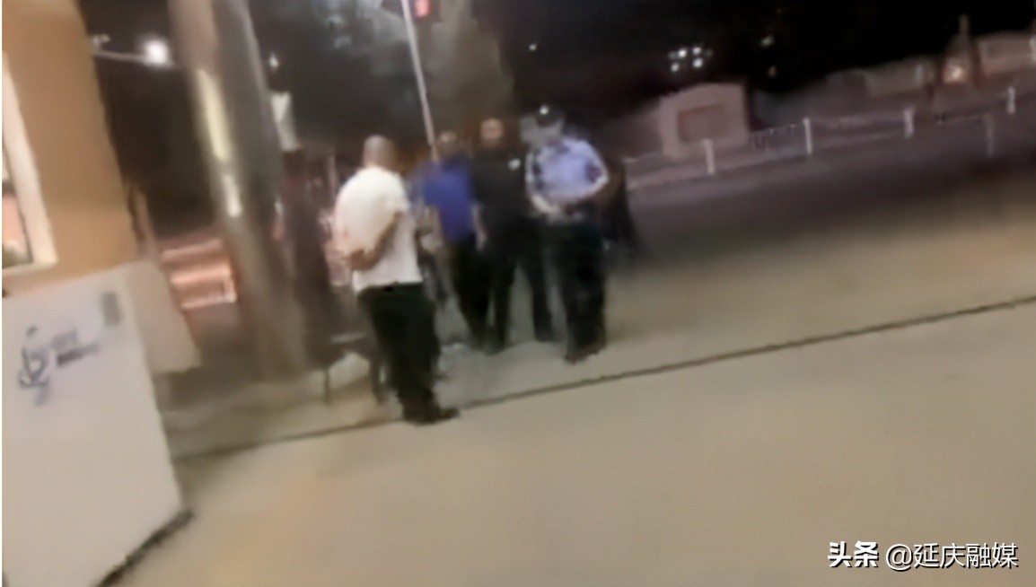 终于找到家人了！老太深夜散步迷路 延庆融媒热心帮助～