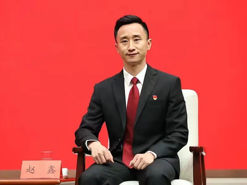 菜刀、板砖、恶语相向……面对危险11年，他执行到位资金15亿元