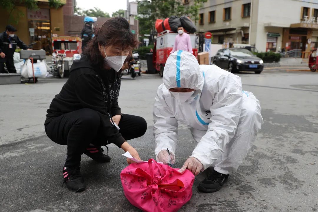 34个温馨服务团队，全力保障广渠家园封控区、管控区居民日常生活