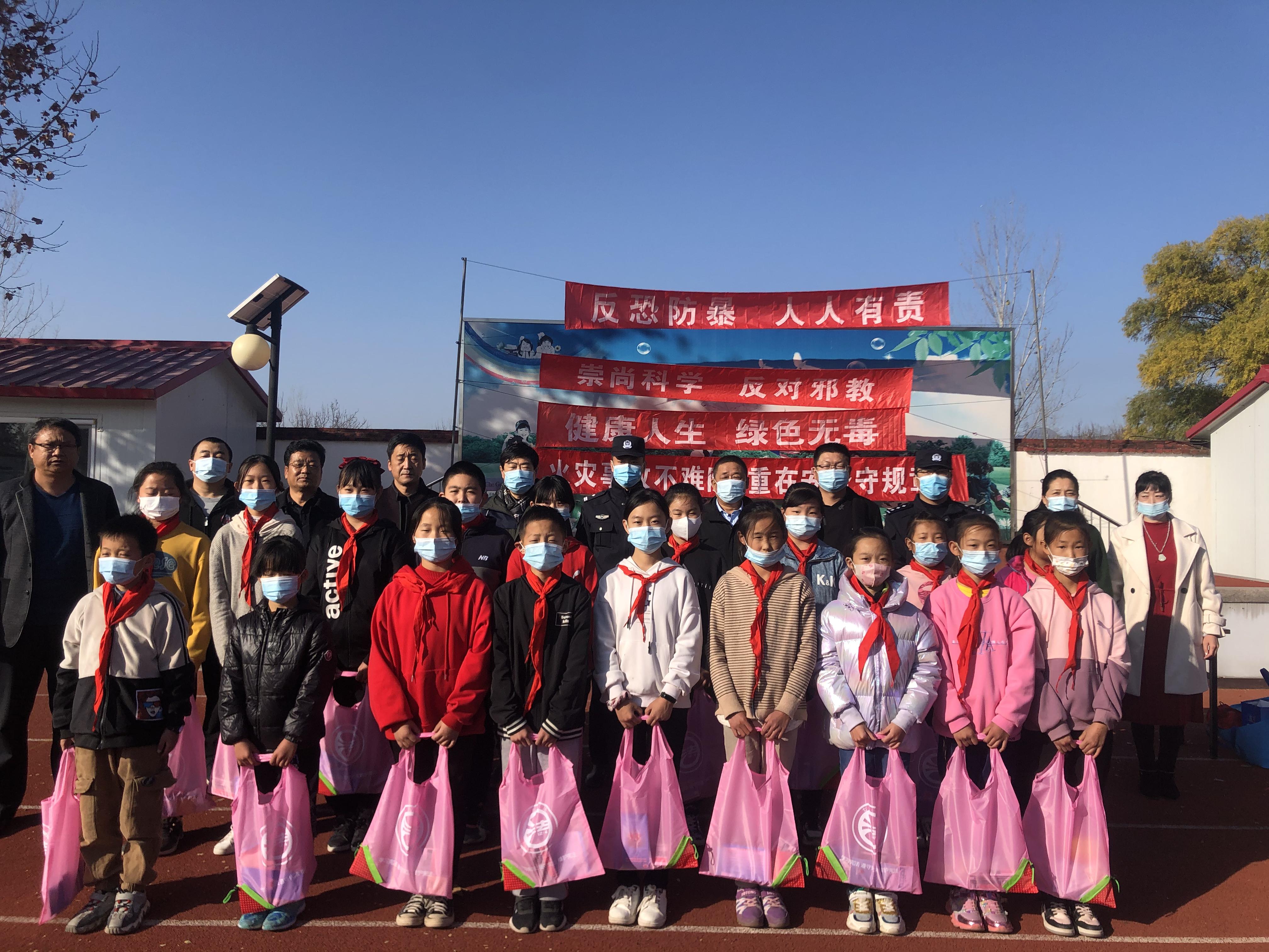 密云区西田各庄镇西田各庄小学禁毒宣传进校园活动