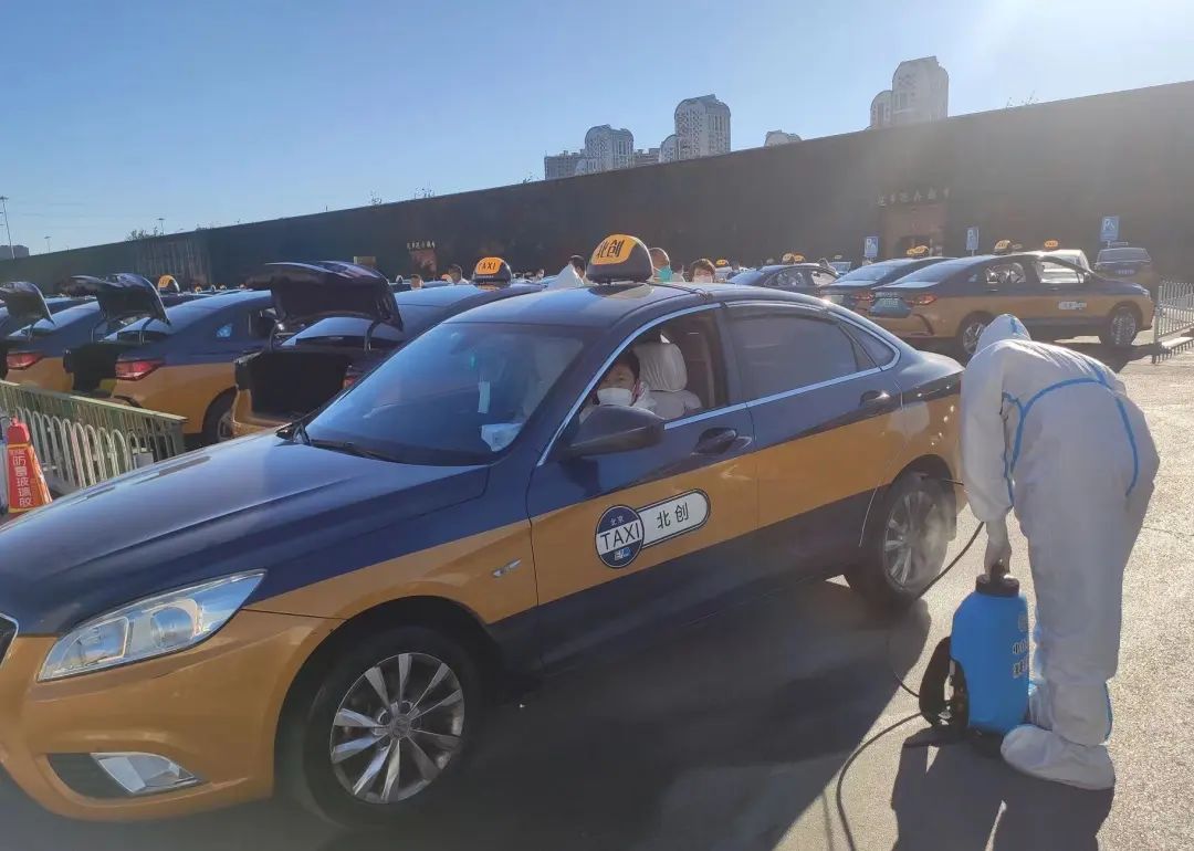 一对一送考！丰台封管控区考生已抵达隔离酒店考点