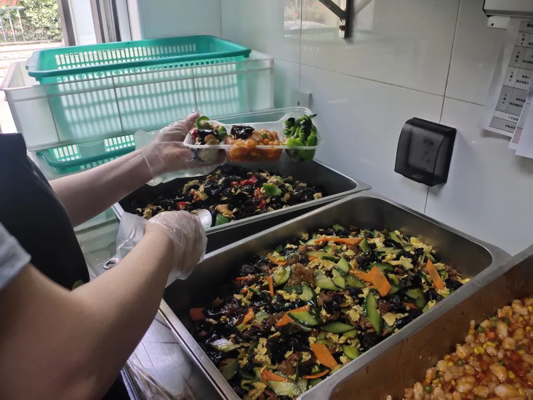 “老年餐桌”全力保障，养老服务24小时在线，东城织密织牢养老机构疫情防控安全网