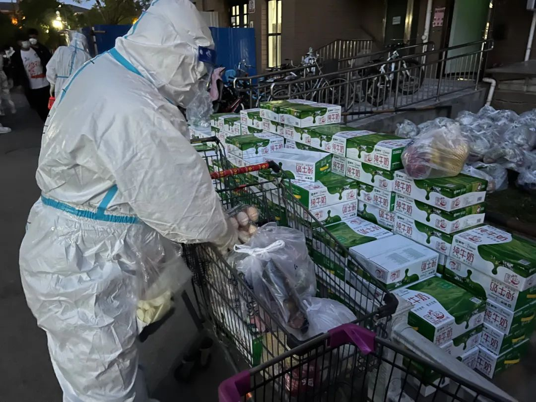 “暖心橙”服务到家，居家观察更安心~