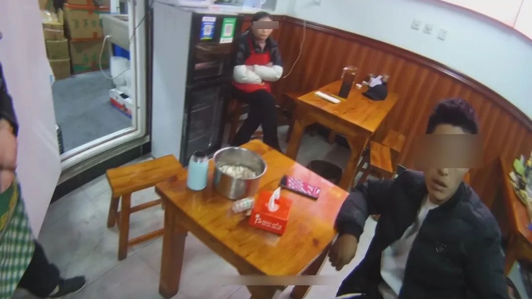 执法权威不容挑衅，辱警必受严惩！