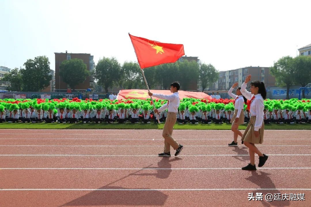 延庆千余名少先队员 吟唱难忘岁月 用燃烧力量唱出新时代少年儿童风采
