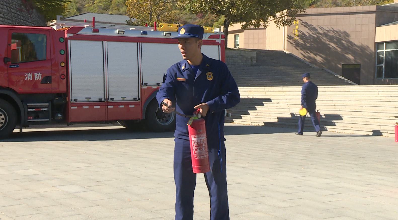 密云区石城镇开展“一警六员”消防基本技能实操培训