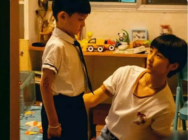 父母双亡，姐姐能把弟弟送人吗？