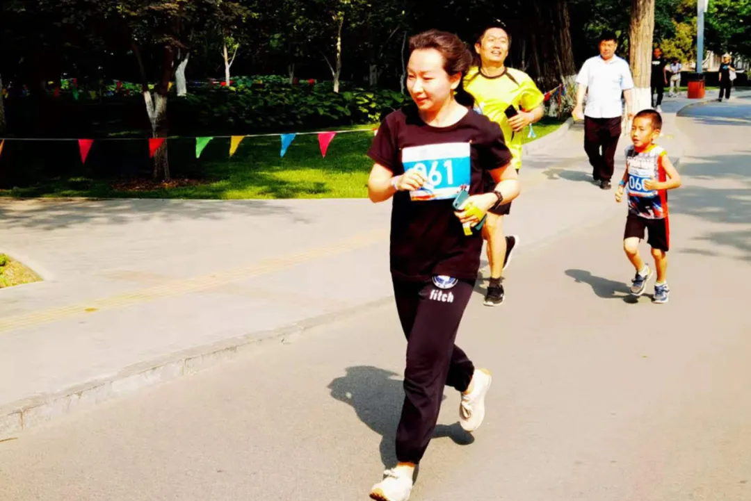 “学党史”“迎冬奥”！东城家庭“趣微马”跑起来