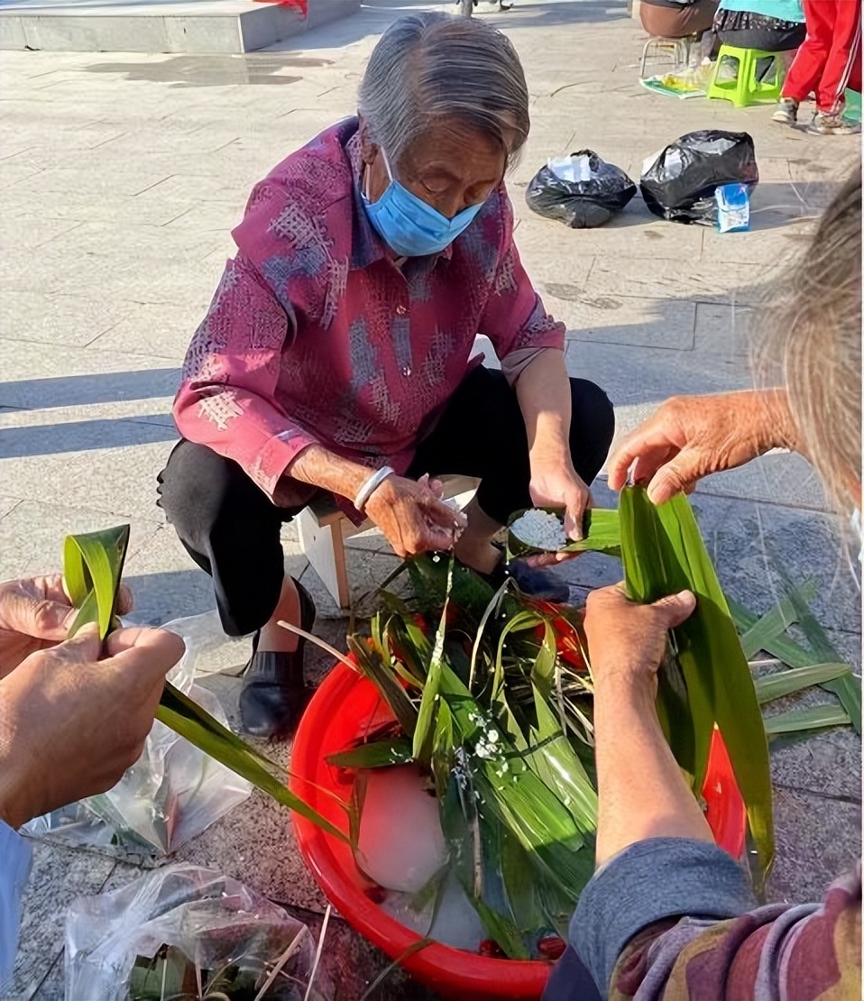 情浓端午节 “粽”享一家亲——新城子镇吉家营村新时代文明实践站开展端午文化活动