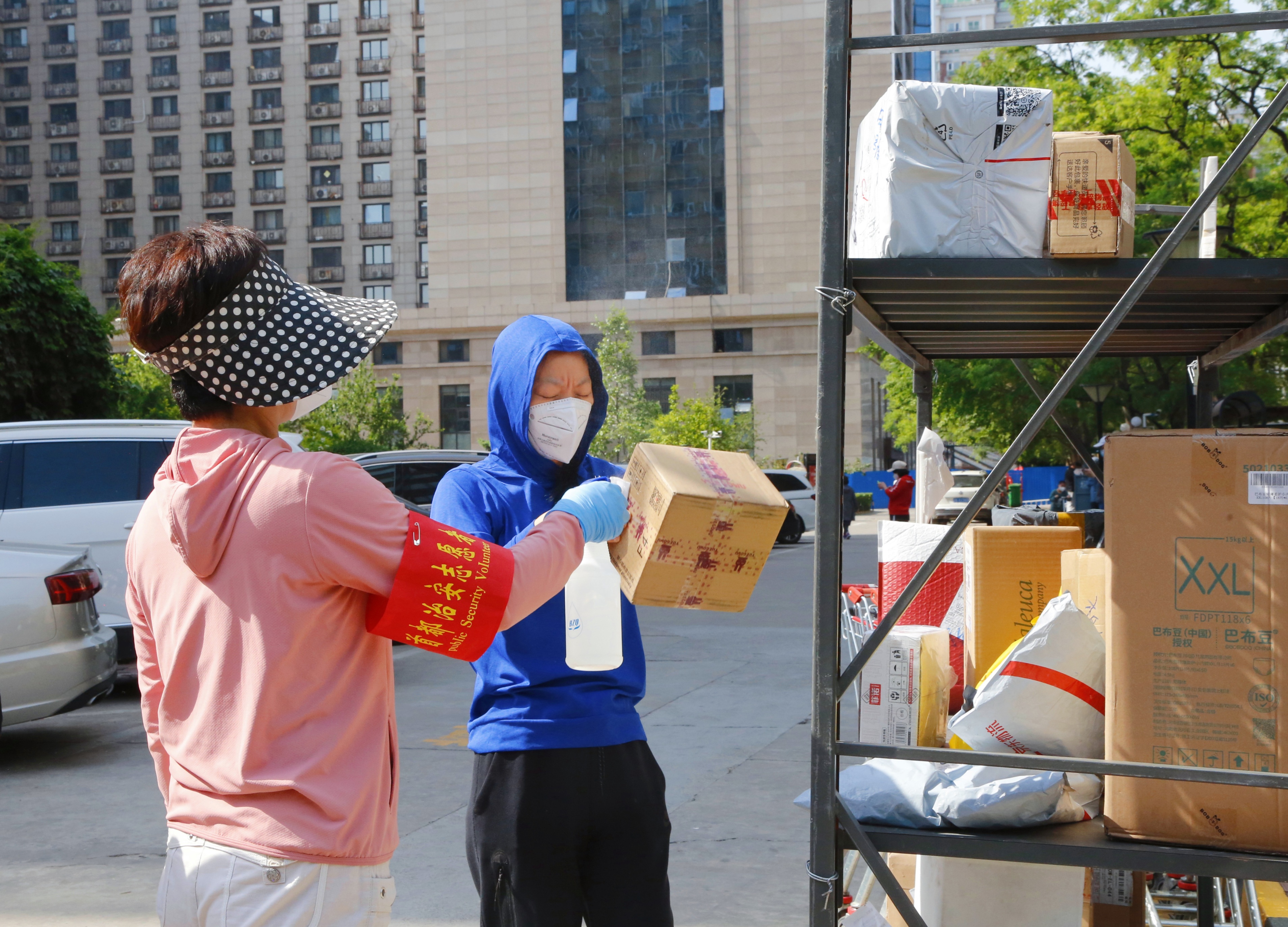 你们安心居家观察 我们全力做好保障——紫竹院街道第一时间解决封管控区域居民需求