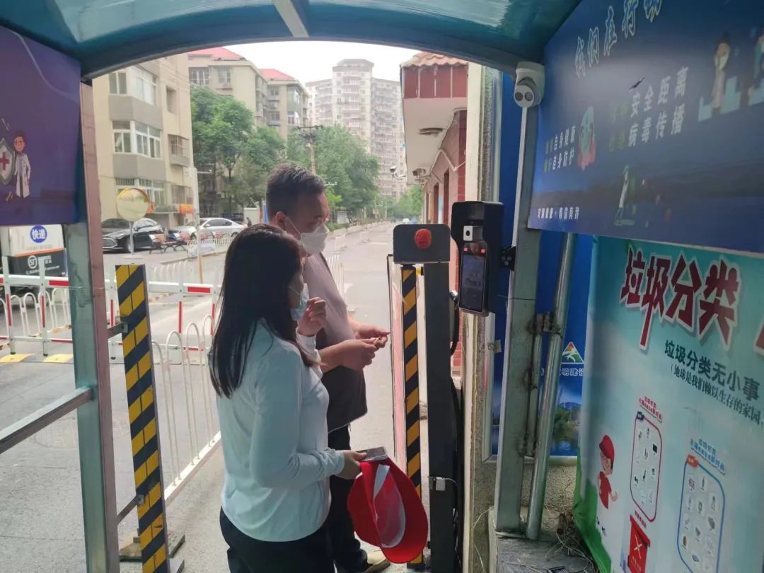 科技赋能，1秒查验！石景山智慧平安小区智能门禁连上了“健康宝”~