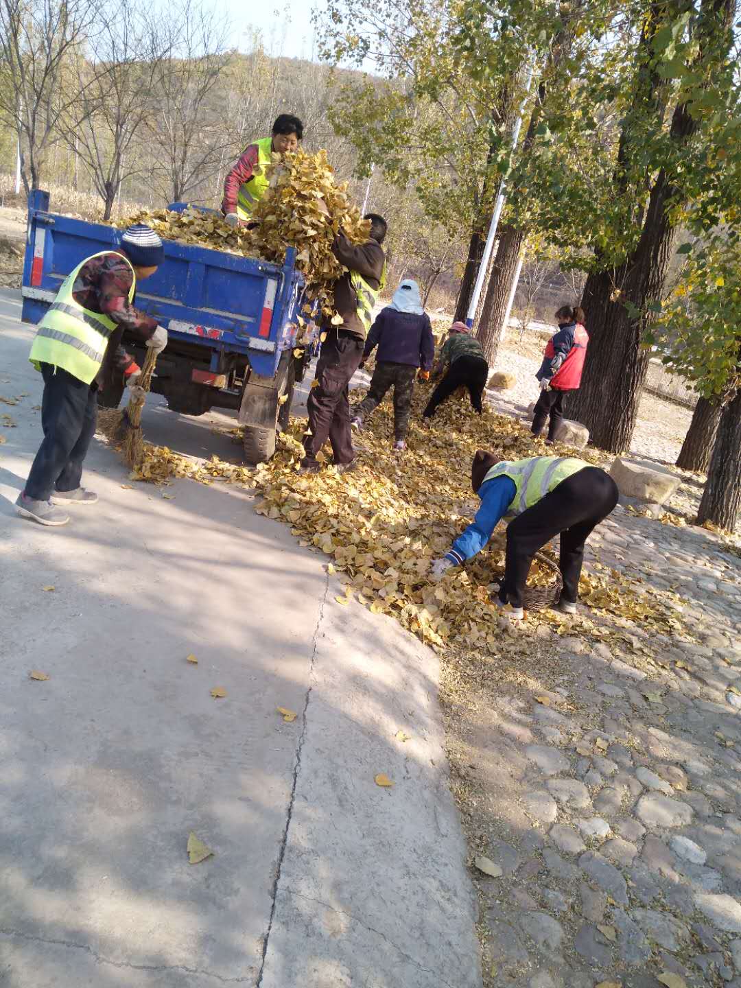 周末大扫除 密云区大城子镇在行动