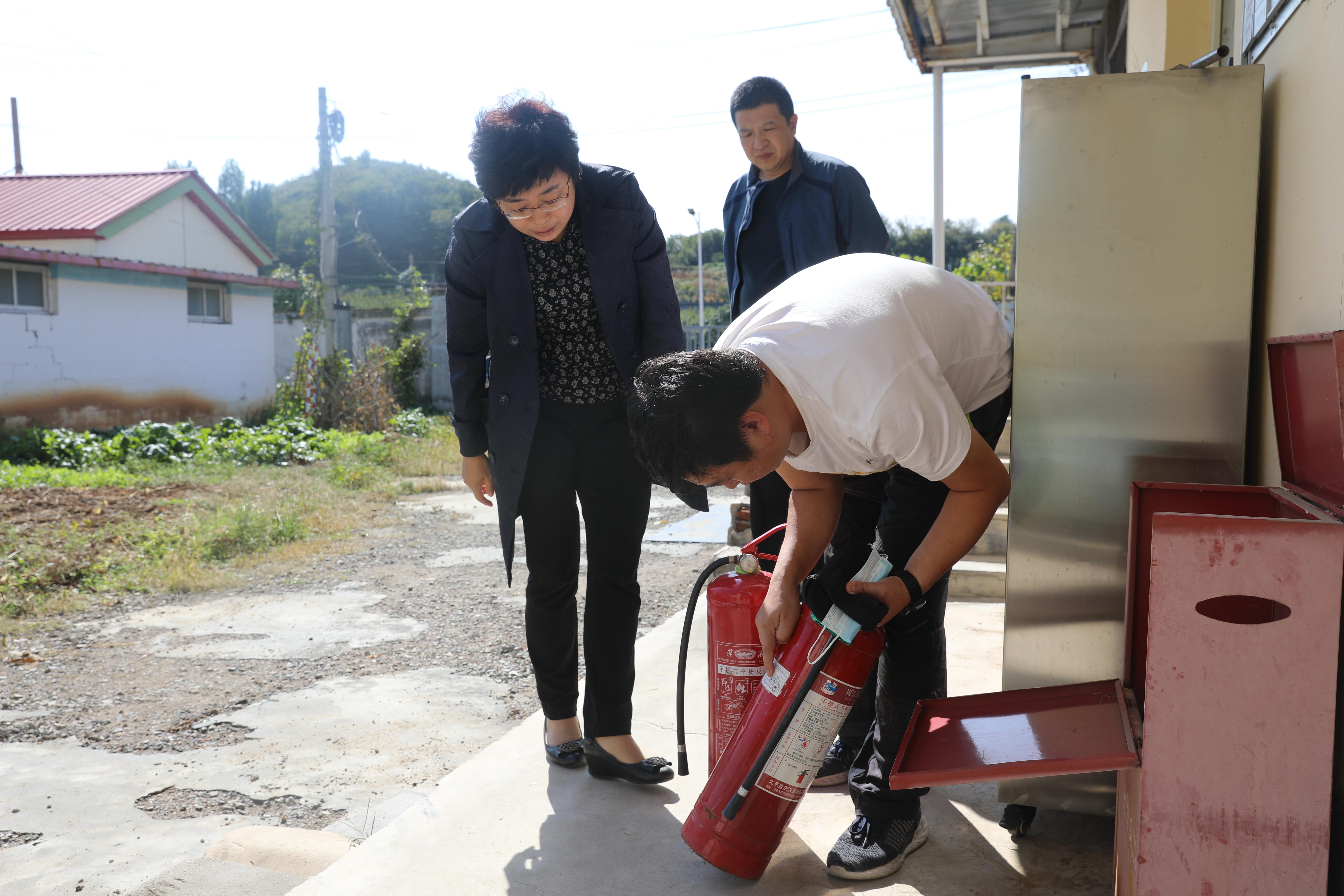 安全无小事 平安过“双节” 密云区大城子镇开展安全专项检查