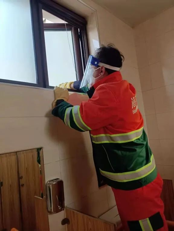 在战“疫”中闪光！他们在城市运行保障各领域，重担上肩，冲锋在前——