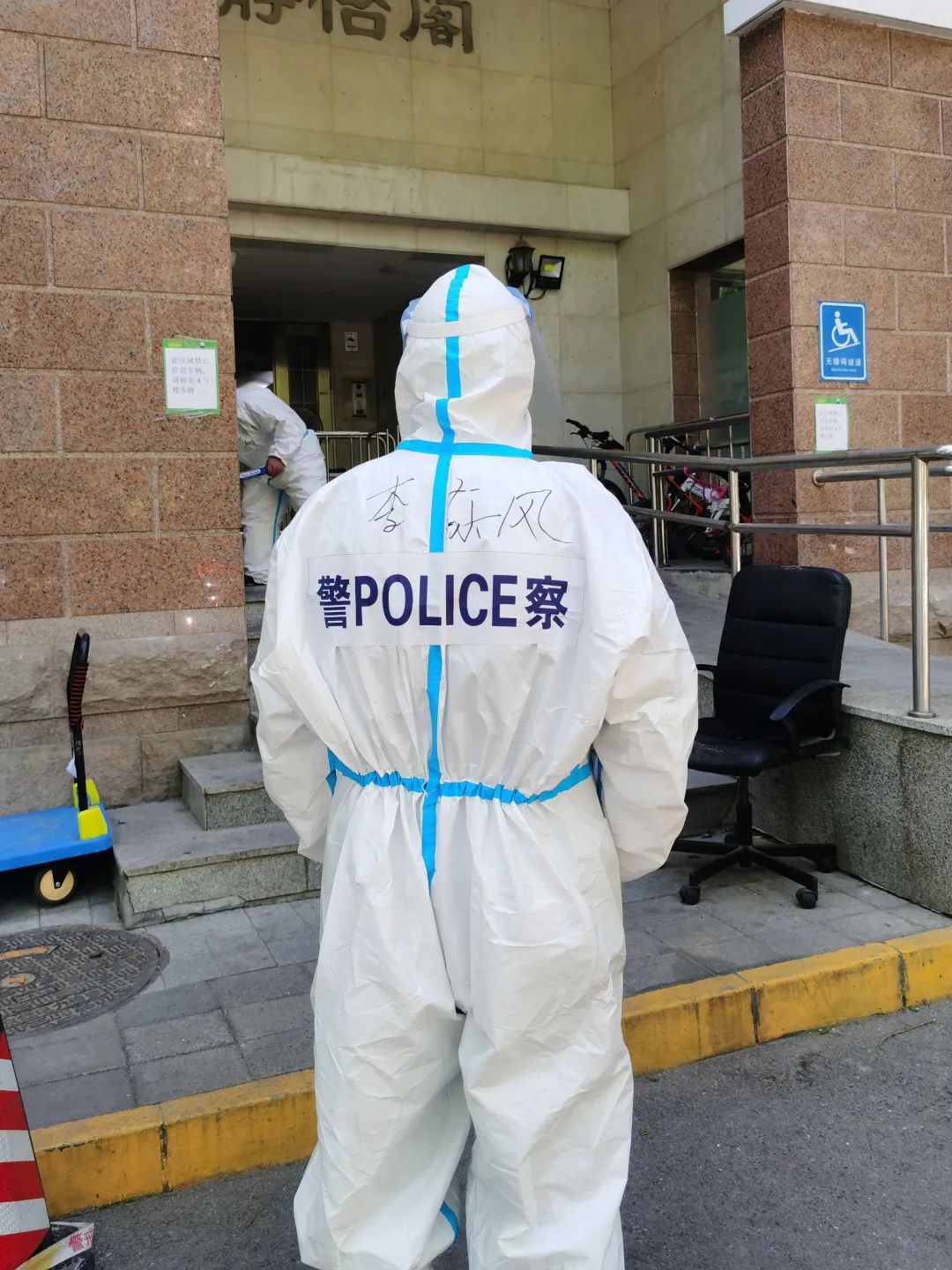 点赞！“60后”老民警冲在抗“疫”一线