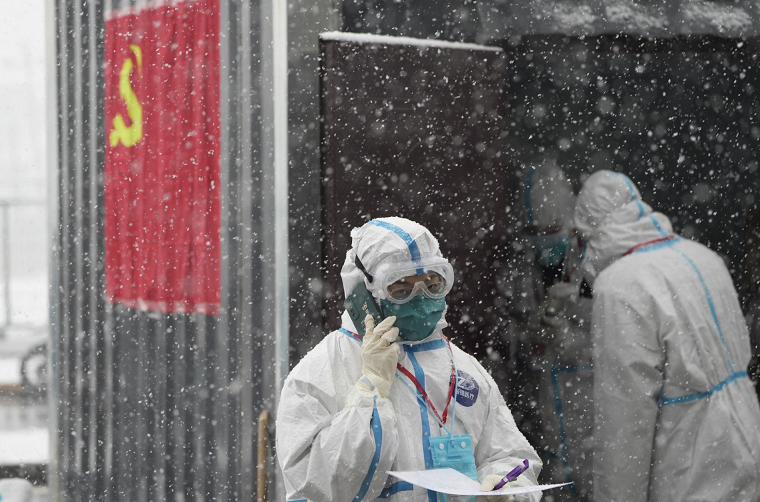 丰台区万科西华府小区：风雪中有“大白”在坚守