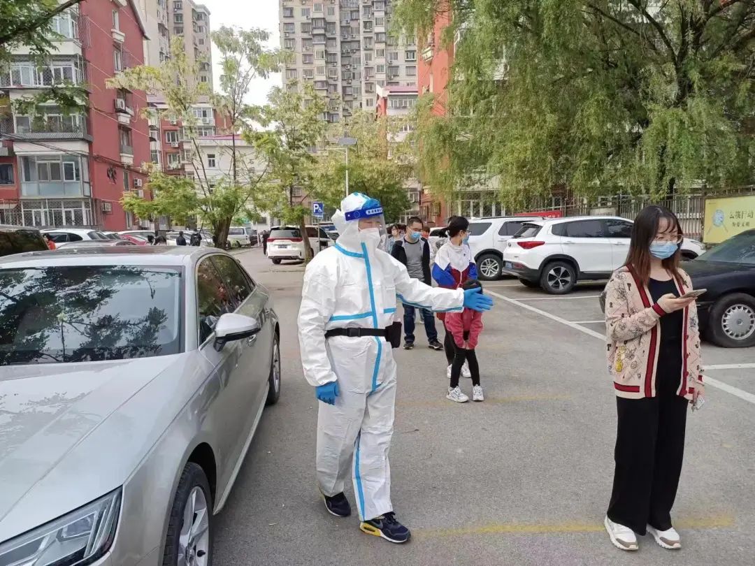 尽显本色！社区防疫阵地上，活跃着一支老兵志愿服务队