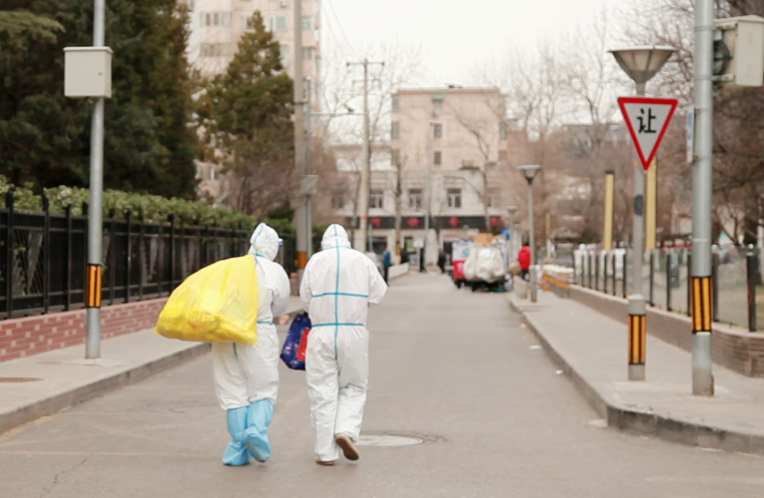 “抗疫天使”一线过节