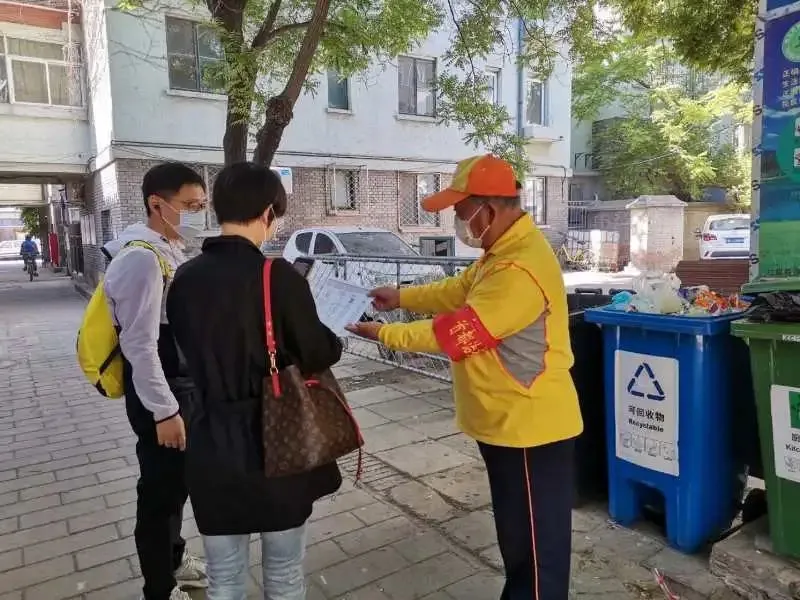 东城区深入开展“东城柠檬黄垃圾分类我先行“活动