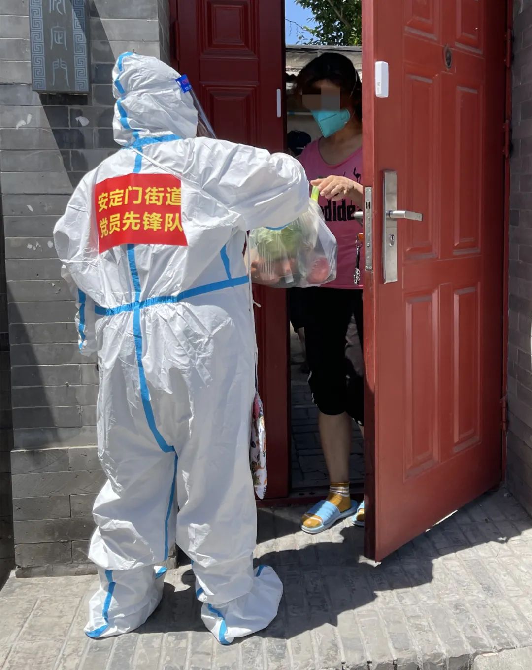 “东城社工”当好全天候“客服”，便民卡搭建战疫连心桥，东城区全力做好封管控区服务保障