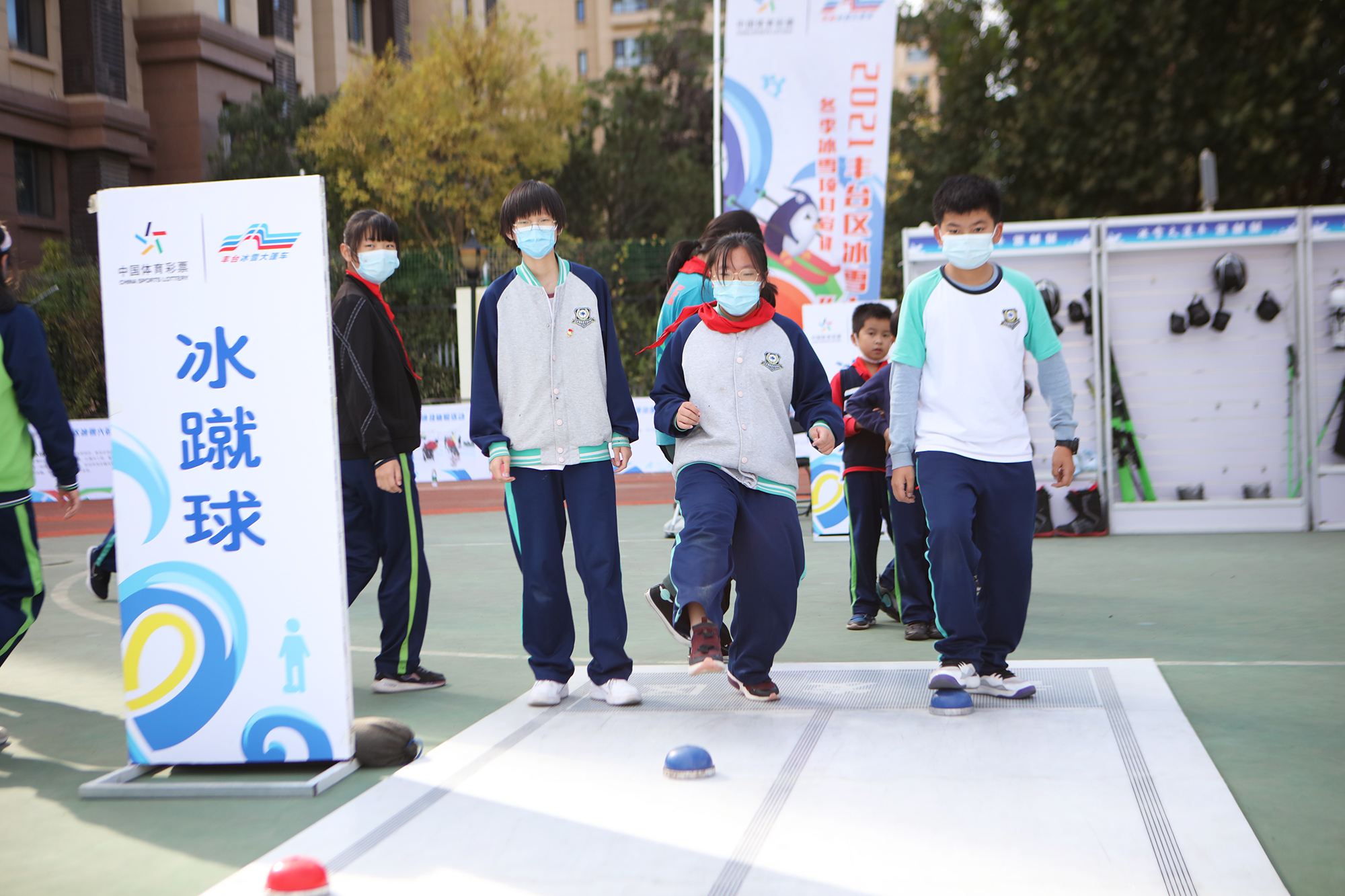 丰台持续加大冰雪运动专项资金投入，不断夯实冰雪运动群众基础