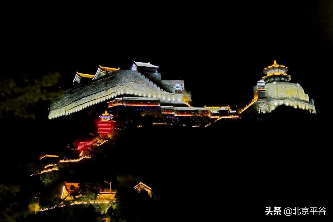 平谷丫髻山景区“五一”首日接待有序 游客可赏夜景