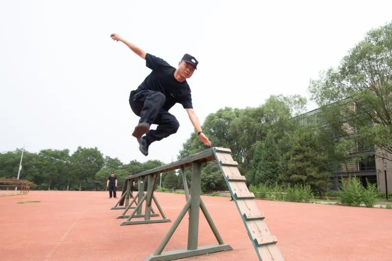 不许动！ 我是交警！