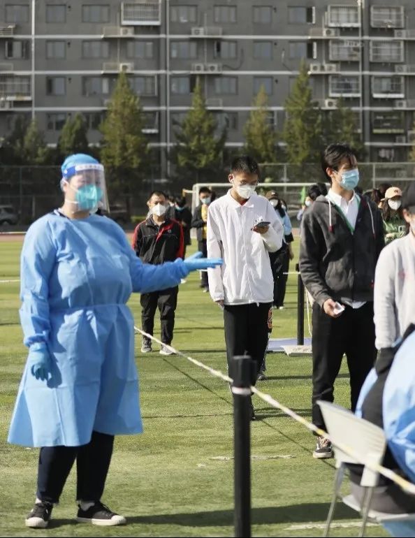 抗“疫”一线，她度过了自己40岁的生日