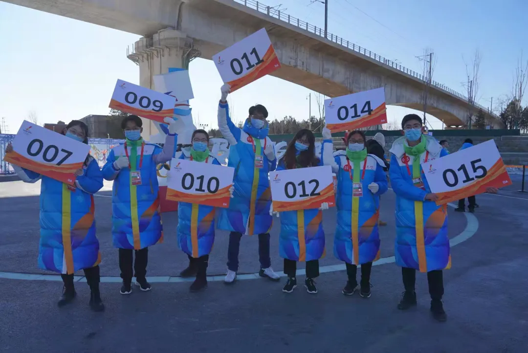 看~石景山之光！火炬传递他们全程保驾护航......