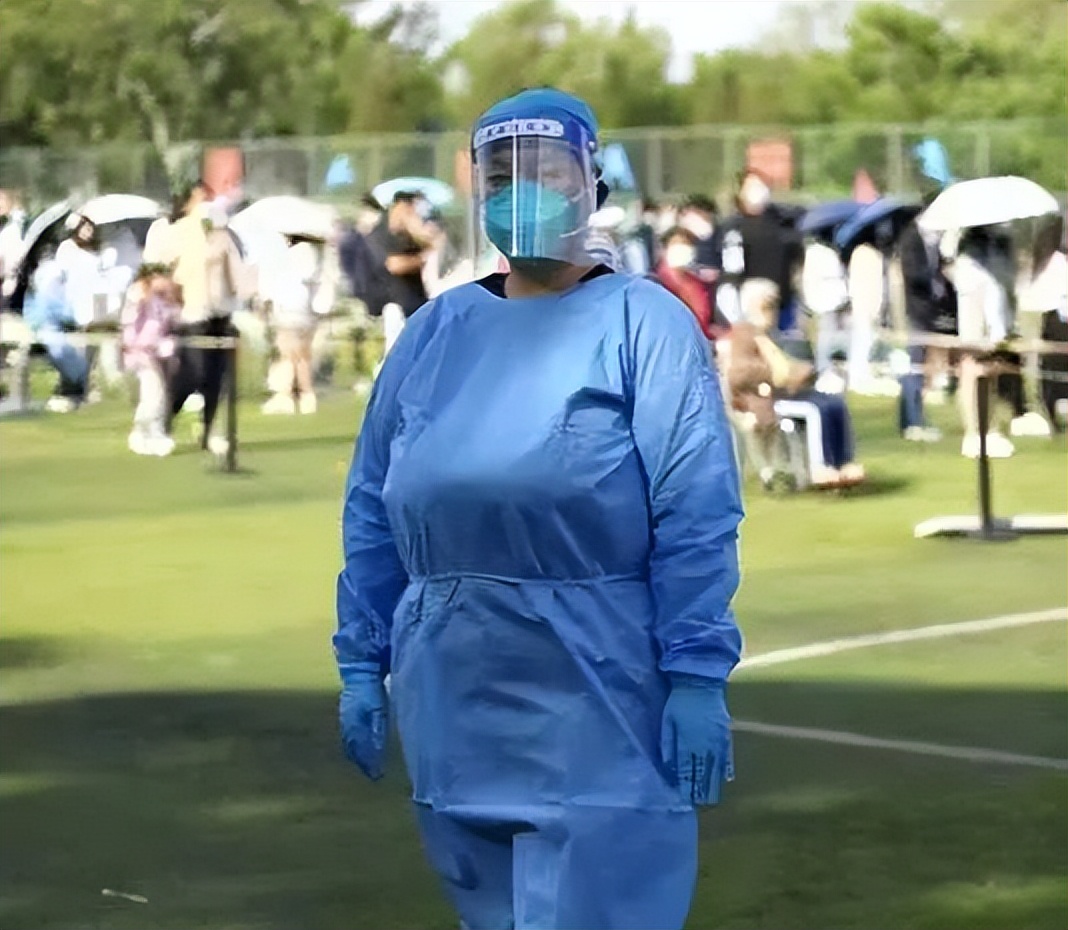 抗“疫”一线，她度过了自己40岁的生日