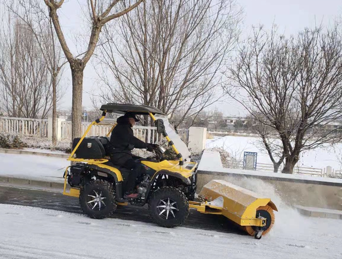 密云区太师屯镇及时开展扫雪铲冰行动 确保百姓出行安全