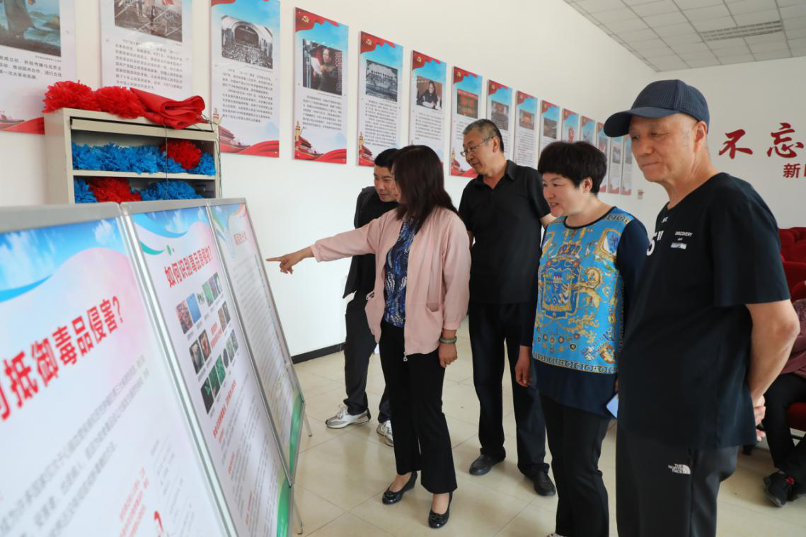 密云区太师屯镇开展平安建设“六进”宣传活动