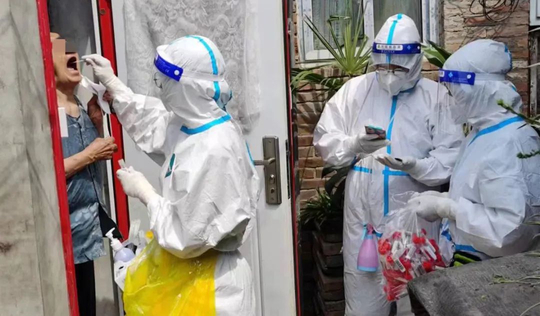 “东城社工”当好全天候“客服”，便民卡搭建战疫连心桥，东城区全力做好封管控区服务保障