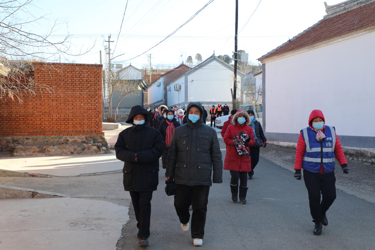 密云区太师屯镇组织开展人居环境、垃圾分类、公厕卫生参观交流活动