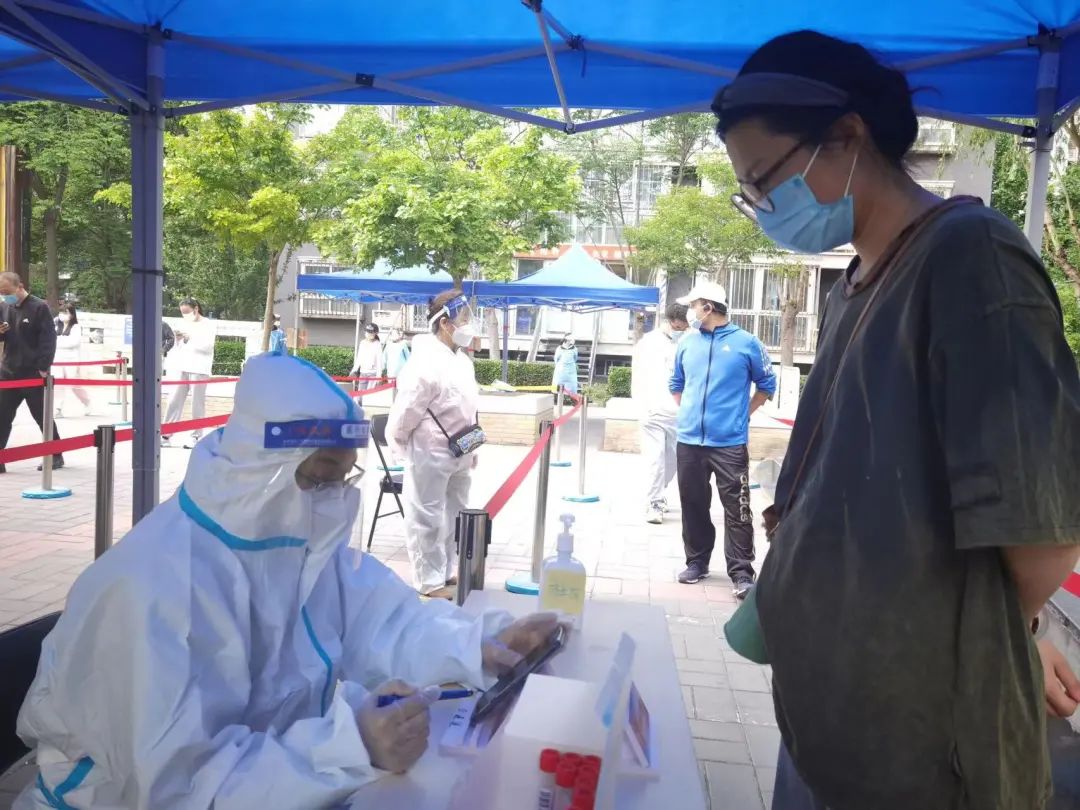 并肩携手勇担当，战疫有我检察蓝